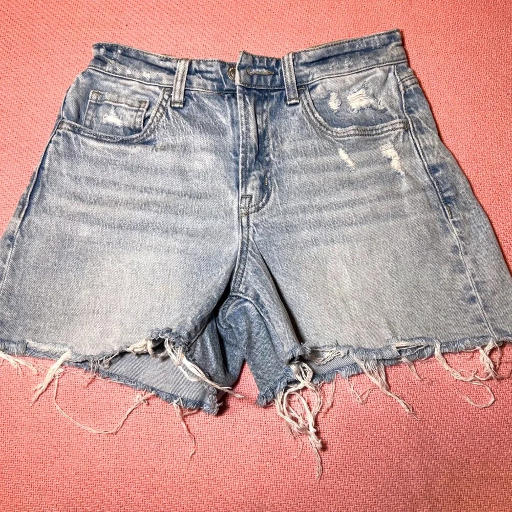 Flying Monkey Distressed High Rise Denim Shorts Light Wash Frayed Hem‎ Womens